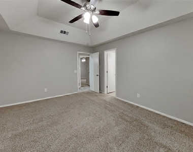 1506 Warwick Drive - Photo Thumbnail 6