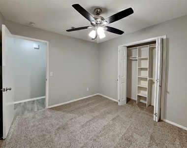 1506 Warwick Drive - Photo Thumbnail 11