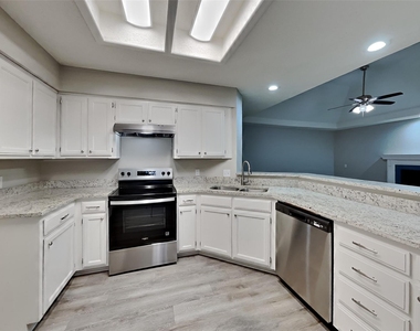 1506 Warwick Drive - Photo Thumbnail 3