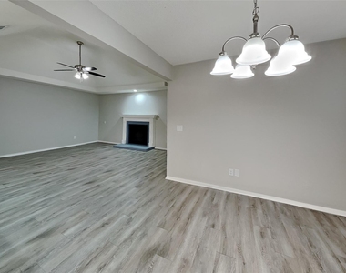 1506 Warwick Drive - Photo Thumbnail 5