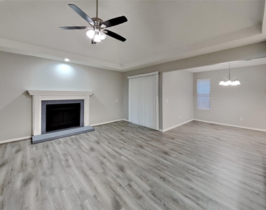 1506 Warwick Drive - Photo Thumbnail 2