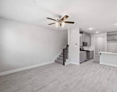 519 Sequoia Street - Photo Thumbnail 5