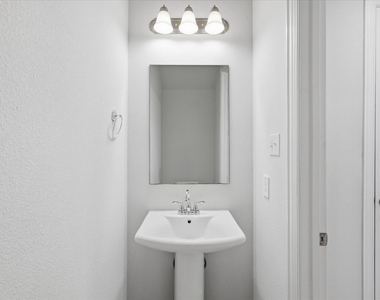 519 Sequoia Street - Photo Thumbnail 7