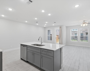 519 Sequoia Street - Photo Thumbnail 6