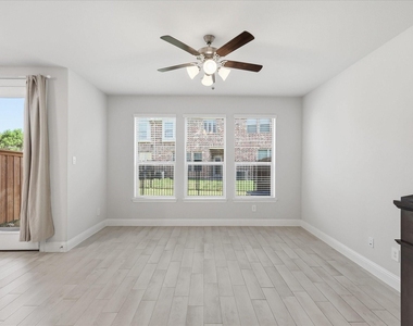 519 Sequoia Street - Photo Thumbnail 4