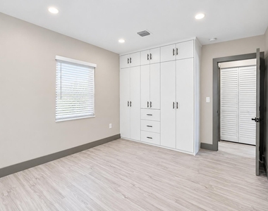 1621 Ne 3rd Avenue - Photo Thumbnail 1