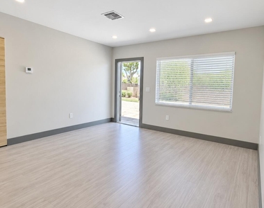 1621 Ne 3rd Avenue - Photo Thumbnail 6