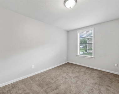 521 Ruth Street - Photo Thumbnail 9