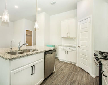 8840 Landergin Mesa Drive - Photo Thumbnail 7