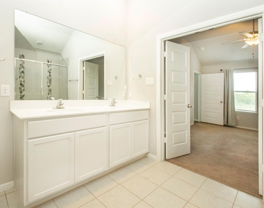 8840 Landergin Mesa Drive - Photo Thumbnail 16