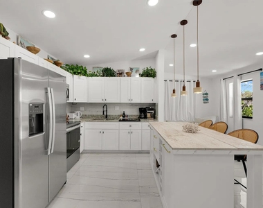 1433 Ne 53rd Court - Photo Thumbnail 4