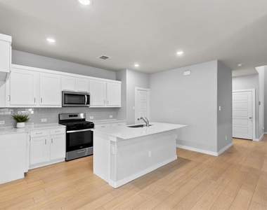 3513 Chambers Drive - Photo Thumbnail 5