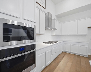 1815 Navarre Way - Photo Thumbnail 12