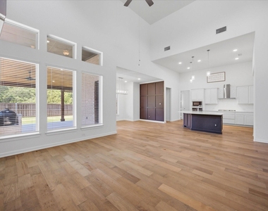 1815 Navarre Way - Photo Thumbnail 9