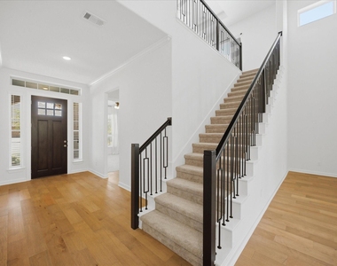 1815 Navarre Way - Photo Thumbnail 3