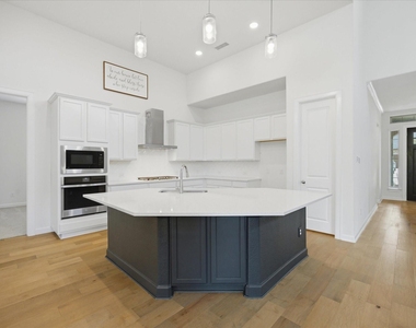 1815 Navarre Way - Photo Thumbnail 10