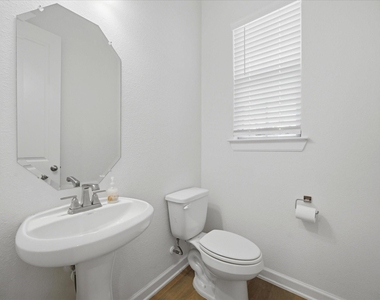 1815 Navarre Way - Photo Thumbnail 7
