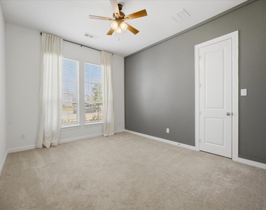 1815 Navarre Way - Photo Thumbnail 4