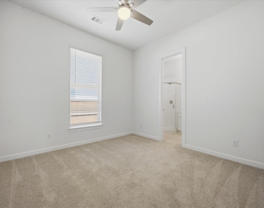 1815 Navarre Way - Photo Thumbnail 14