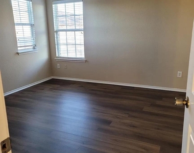 4706 Maritime Cove - Photo Thumbnail 12