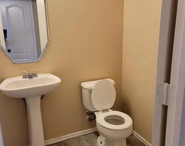 4706 Maritime Cove - Photo Thumbnail 14