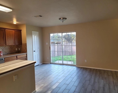 4706 Maritime Cove - Photo Thumbnail 3