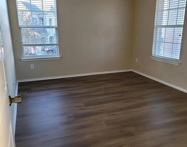 4706 Maritime Cove - Photo Thumbnail 11