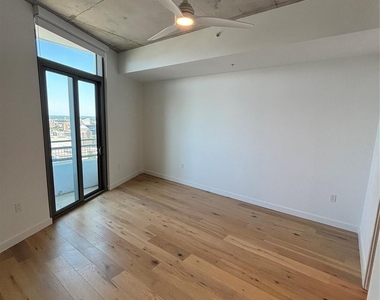 1801 N Pearl Street - Photo Thumbnail 15