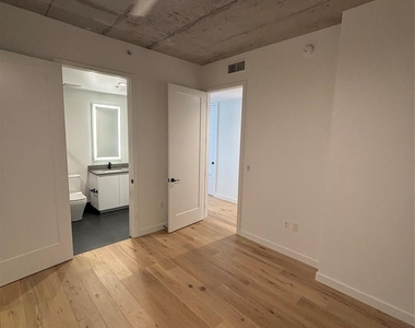 1801 N Pearl Street - Photo Thumbnail 5