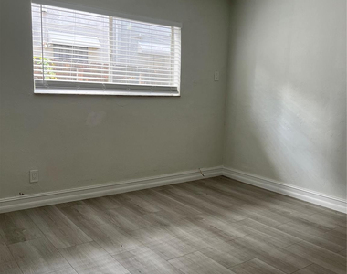 610 Ne 29th Drive - Photo Thumbnail 13
