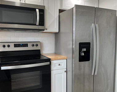 610 Ne 29th Drive - Photo Thumbnail 2