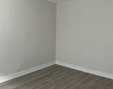610 Ne 29th Drive - Photo Thumbnail 9