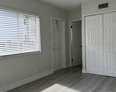 610 Ne 29th Drive - Photo Thumbnail 5