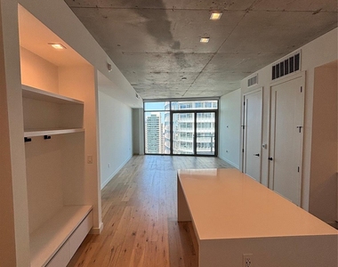 1801 N Pearl Street - Photo Thumbnail 1
