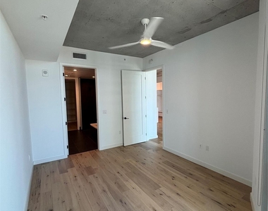 1801 N Pearl Street - Photo Thumbnail 9