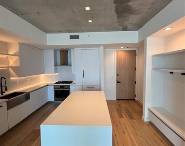 1801 N Pearl Street - Photo Thumbnail 2