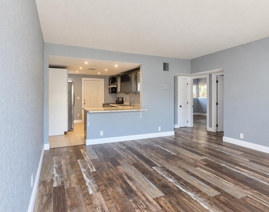 1028 Sw 15th Terrace - Photo Thumbnail 1
