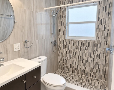 1028 Sw 15th Terrace - Photo Thumbnail 4