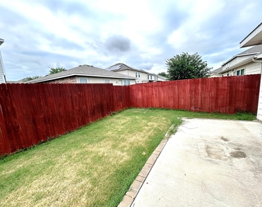 10445 Hideaway Trail - Photo Thumbnail 16
