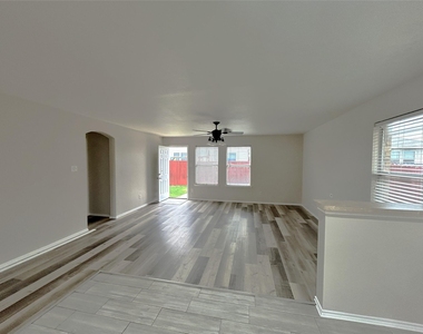 10445 Hideaway Trail - Photo Thumbnail 4