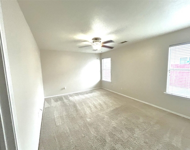 10445 Hideaway Trail - Photo Thumbnail 8