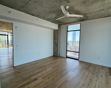 1801 N Pearl Street - Photo Thumbnail 7