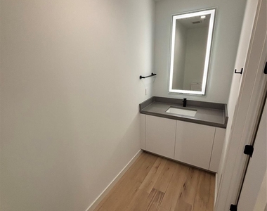 1801 N Pearl Street - Photo Thumbnail 22