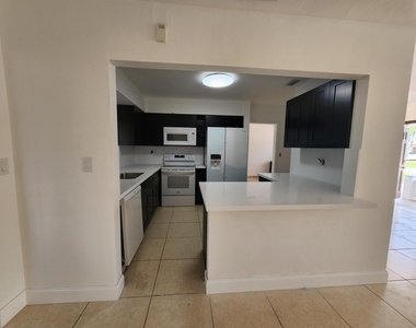 8760 Nw 14th Street - Photo Thumbnail 4