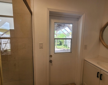 8760 Nw 14th Street - Photo Thumbnail 7