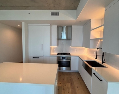 1801 N Pearl Street - Photo Thumbnail 3