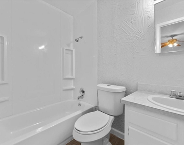 901 Wandering Way Drive - Photo Thumbnail 15