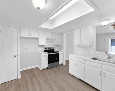 901 Wandering Way Drive - Photo Thumbnail 8
