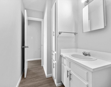901 Wandering Way Drive - Photo Thumbnail 19