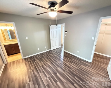 8006 Maxwelton Drive - Photo Thumbnail 14